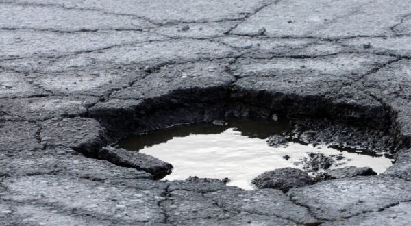 El tercero de los coches dañados por baches – nuevo estudio