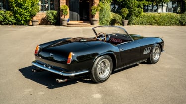 Ferrari 250 GT California Spyder remake - parte trasera estática