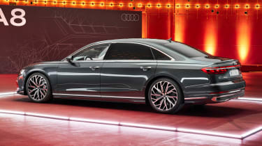 Lifting facial Audi A8 - trasero