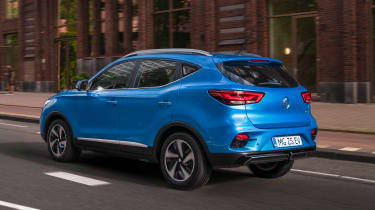 Lifting facial MG ZS EV - trasero