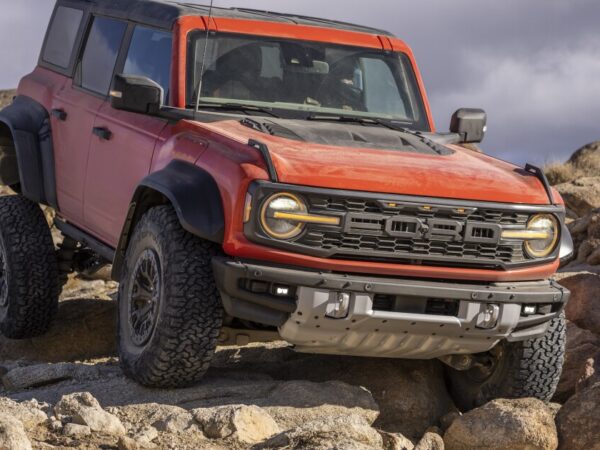 El Bronco Raptor de 400 hp llega a la cima