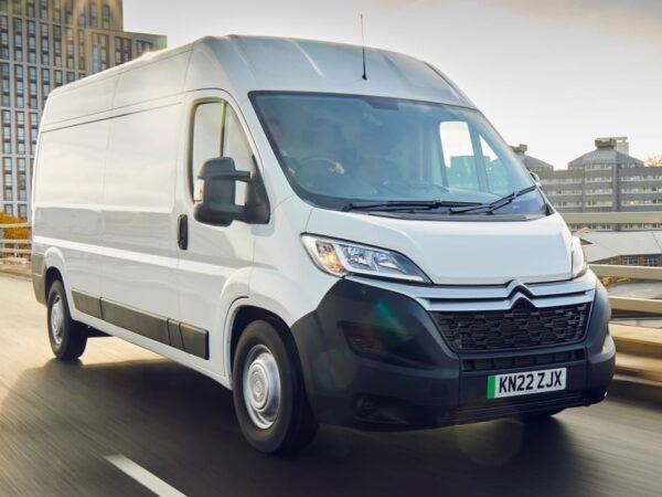 Furgoneta eléctrica Citroën e-Relay mejorada con una batería de más de 75 kWh
