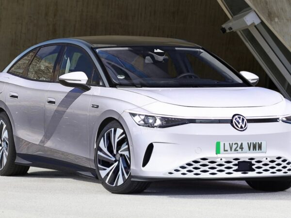 La nueva limusina totalmente eléctrica Volkswagen Aero B rivalizará con el Tesla Model 3