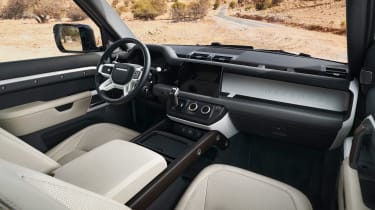 Land Rover Defender 130 - borde