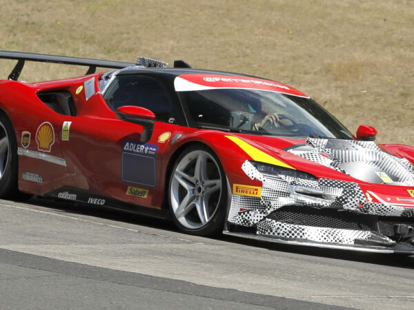 El nuevo coche de carreras Ferrari SF90 Challenge ha sido probado