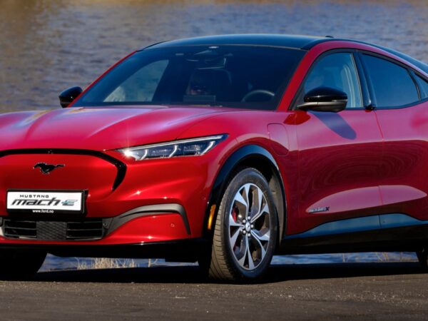 El Ford Mustang Mach-E obtiene nueva tecnología y equipamiento para 2022