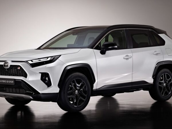 El nuevo Toyota RAV4 GR Sport 2022 se lanza con una dinámica más nítida