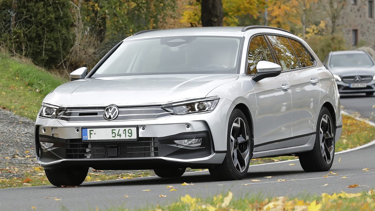 El nuevo Volkswagen Passat 2023 se vuelve a ver en carretera