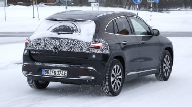 Mercedes EQA (camuflado) - trasero