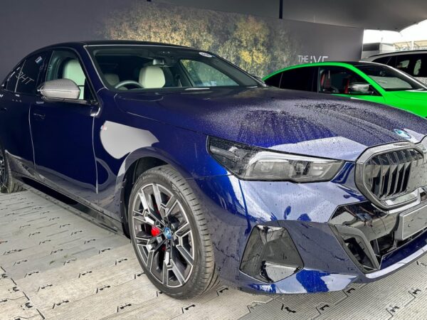 El nuevo BMW i5 2023 hace su aparición en Goodwood