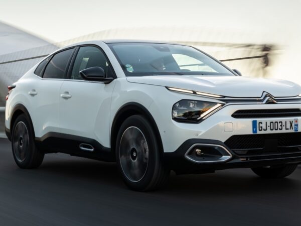 Citroën C4 X ya disponible con motorizaciones gasolina y diésel