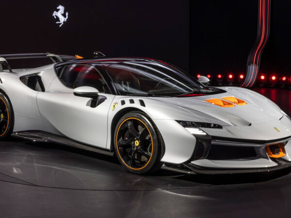 Se presentaron los Ferrari SF90 XX Stradale y SF90 XX Spider