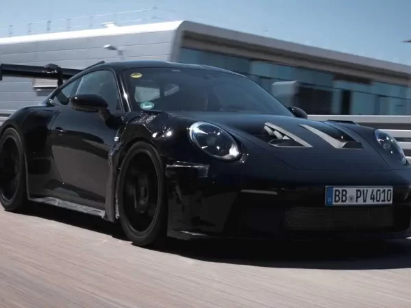 El revisado Porsche 911 GT3 Touring será más purista que nunca, el deportivo cazado con el nuevo frontal de producción