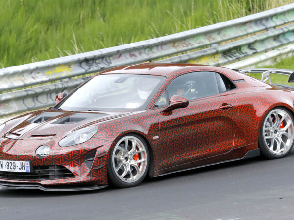 El Nuevo Modelo Alpine A110 se Deja Ver en Pruebas en Nürburgring: Emoción y Rendimiento en Acción