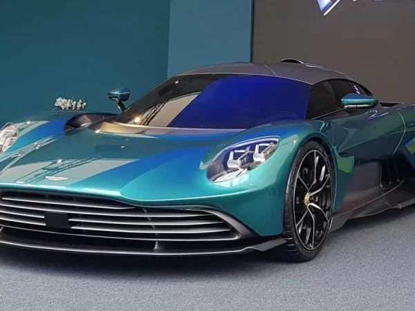 Aston Martin Valhalla 2024: Futuro Hipercoche