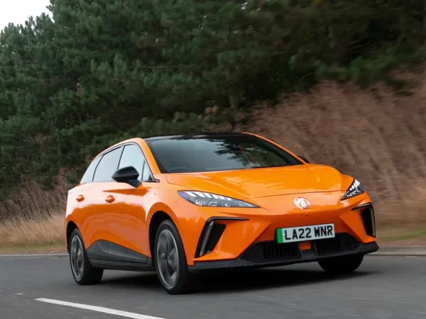 El MG4 Long Range es el único coche eléctrico a la altura del Tesla Model 3: 520 kilómetros de autonomía por 39.480 euros