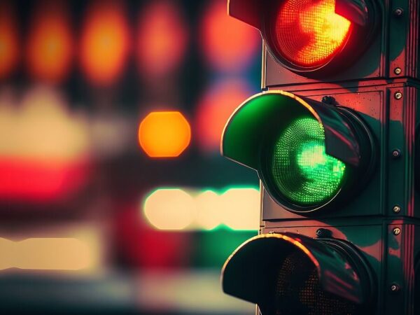 La Cuarta Luz en los Semáforos: Innovación y Seguridad Vial en el Horizonte