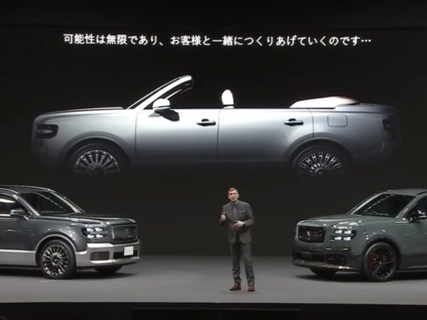 El SUV Toyota Century podría generar una variante convertible de cuatro puertas