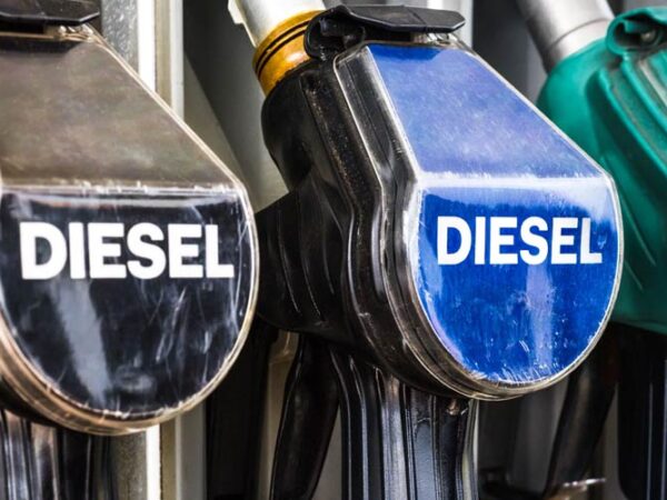 ¿Es mejor comprar un coche que vaya con diesel?