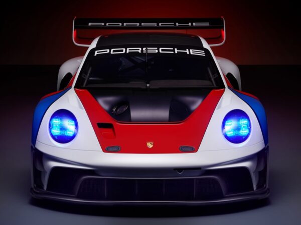 Porsche 911 GT3 R: La Evolución del Rendimiento en las Pistas
