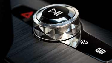 Polestar 2 - control giratorio