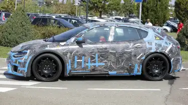 El Primer Coche Eléctrico de Ferrari Captado en Pruebas: Un Vistazo al Futuro