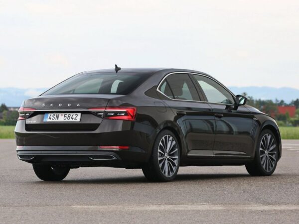ferta del Día: Skoda Superb Diésel por Solo £250 al Mes