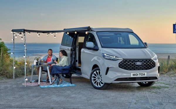 Ford Transit Custom Nugget 2024: La Fusión Perfecta de Confort y Versatilidad en una Camper Van