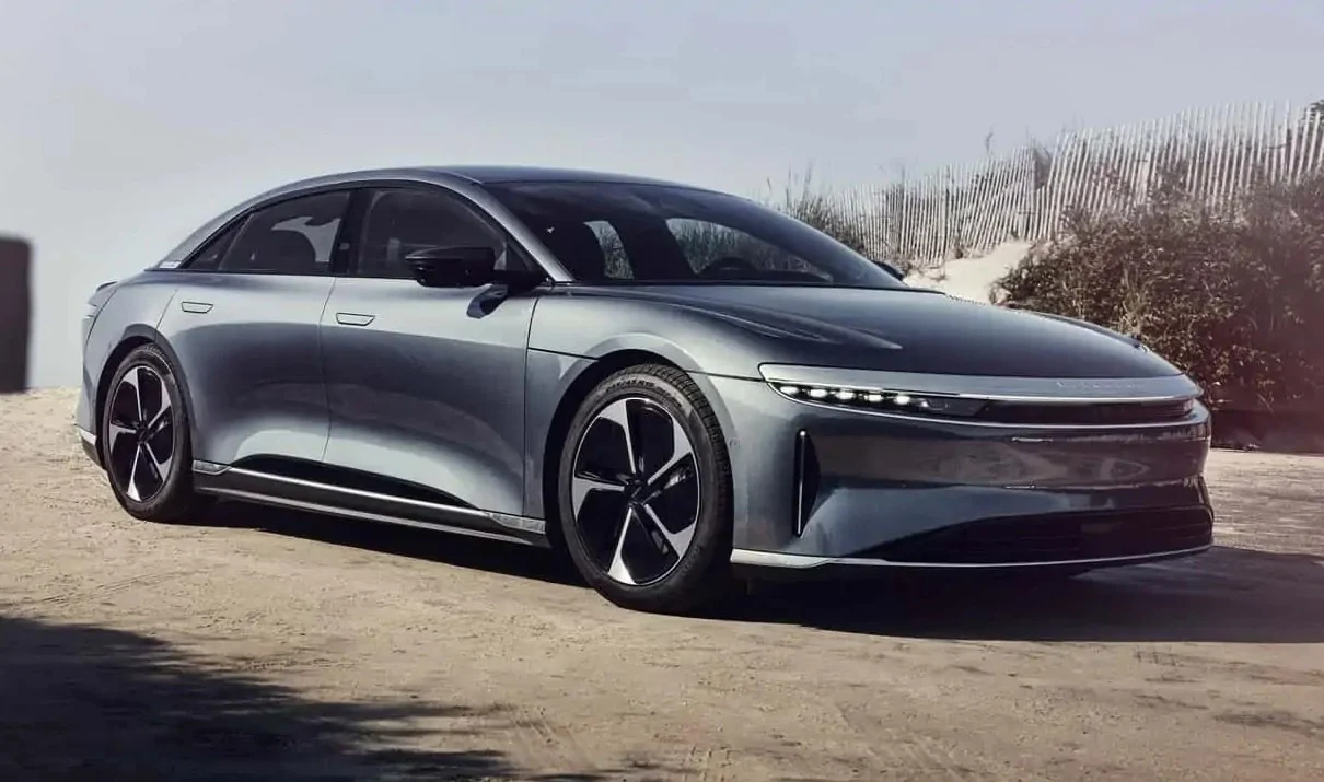 Lucid Air Recorre 840 Km Sin Detenerse a Cargar
