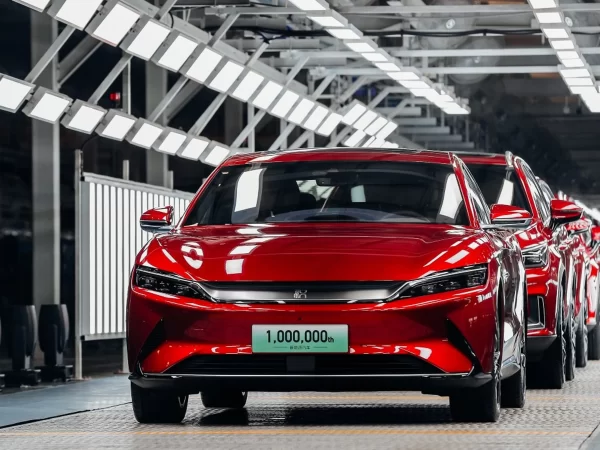 Seis de Cada Diez Españoles Consideran Comprar un Coche Eléctrico en los Próximos Cinco Años: El Precio como Principal Obstáculo