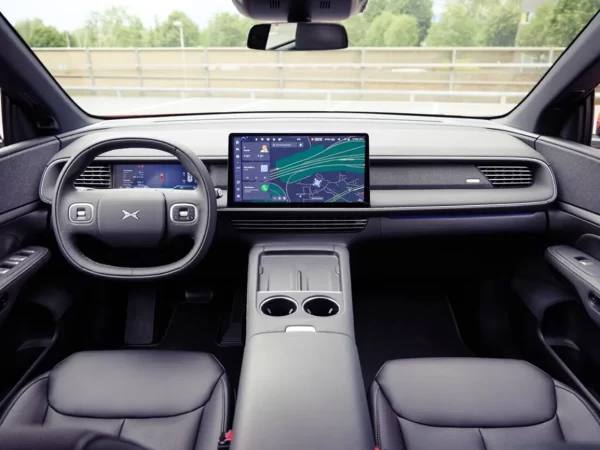 Tesla y el Liderazgo de los Ingenieros Americanos en el Desarrollo de Software en China